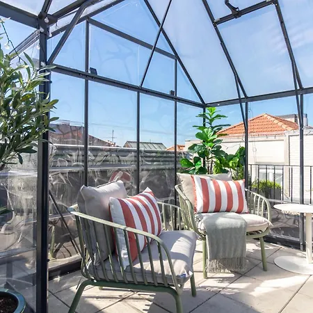 דירה Rooftop Glasshouse Retreat By Lovelystay