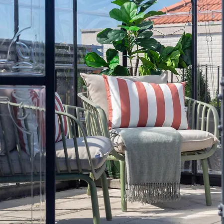 Rooftop Glasshouse Retreat By Lovelystay Διαμέρισμα *